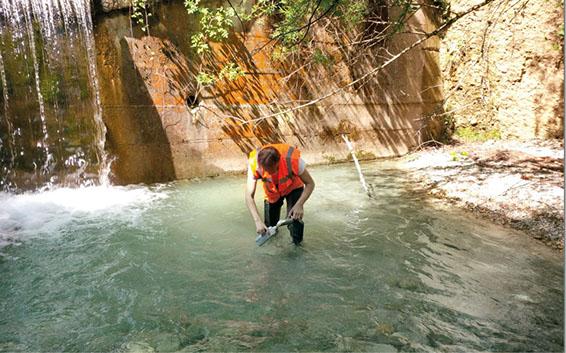 Beprobung von Oberflächenwasser im Rahmen der Beweissicherung von Altlastenssicherungen und –sanierungen bzw. Infrastrukturprojekten.